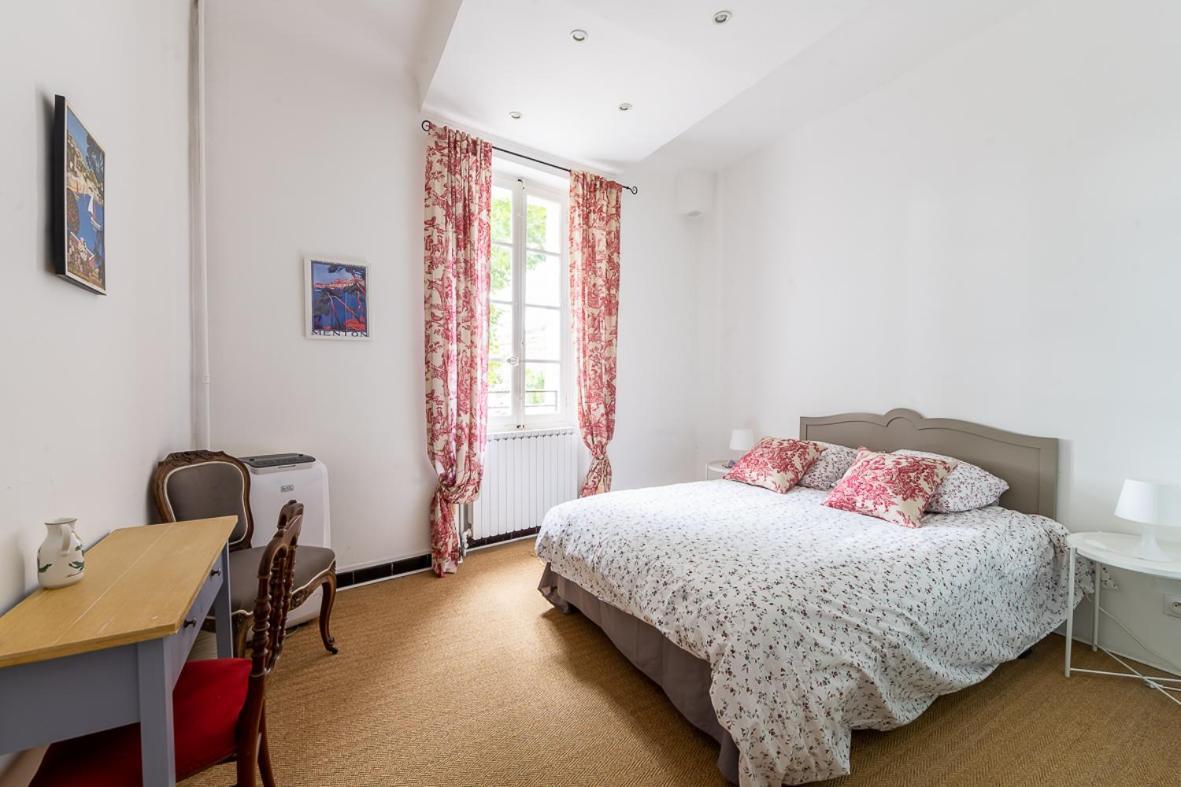 Maison De Maitre 230M² En Plein Coeur Du Village Camps-la-Source Luaran gambar